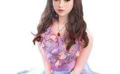 女子带婴儿到网吧打游戏